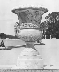 Monumentale Vase, Allegorie der Niederlage der Türken durch die Truppen des Königs 1664, 1684-85